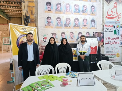 حضور گسترده و پرشور کارکنان شبکه بهداشت و درمان در نماز جمعه به مناسبت هفته ملی سلامت و هفته ملی جمعیت